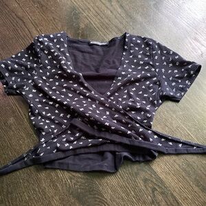 Brandy Melville tie top, cropped with v-neck, tight fit, one size